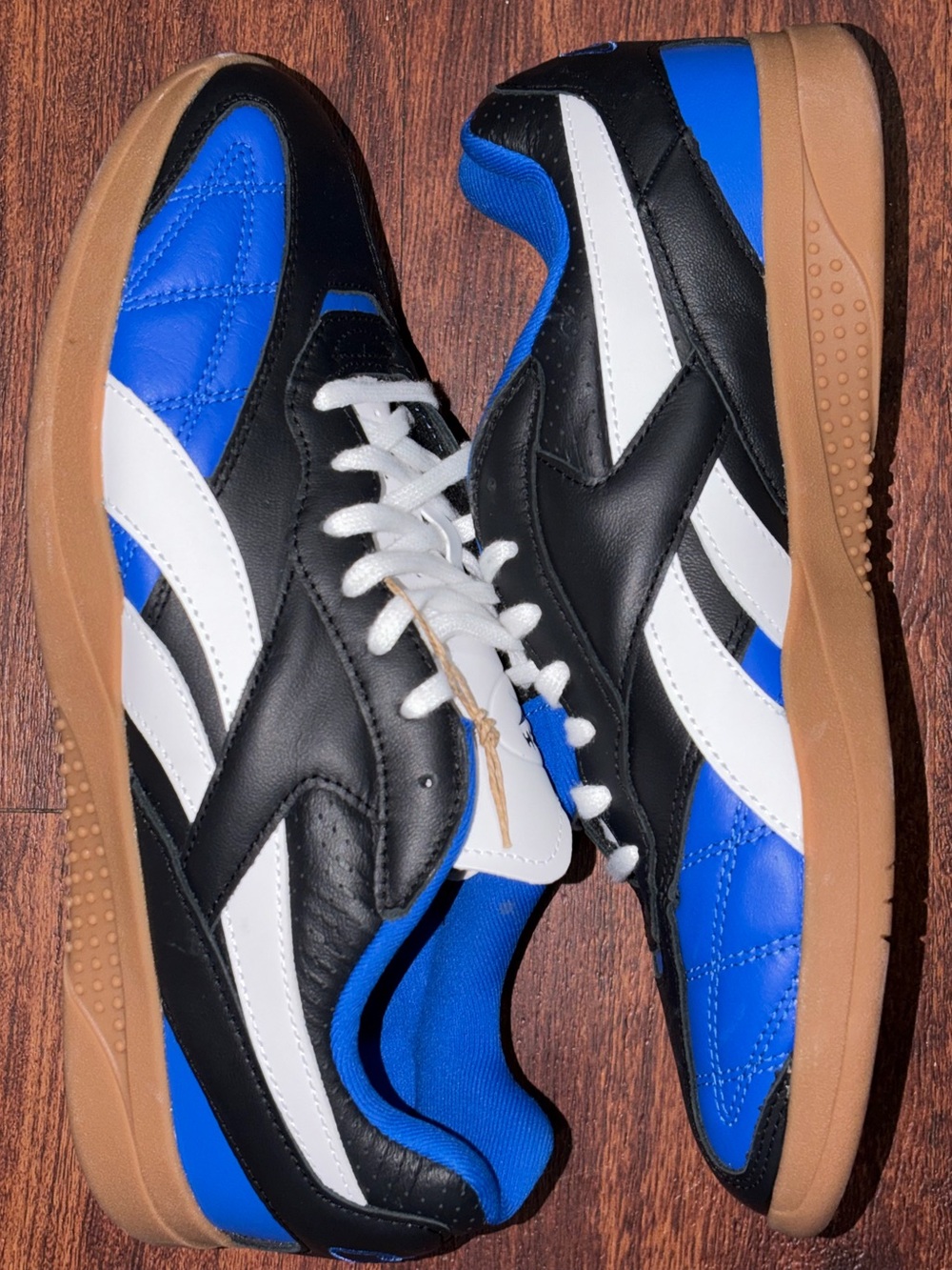 Reebok size 11 black and blue shoes